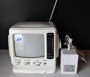 lot 297 image: Vintage SUNTONE 5 B&W Analog Television w AMFM Radio & AV Input-ELEC1900