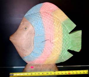 lot 77 image: LARGE HAND CARVED WOODEN FISH - APPROX 22 INCHES - COLORFUL - MADE IN MEXICO