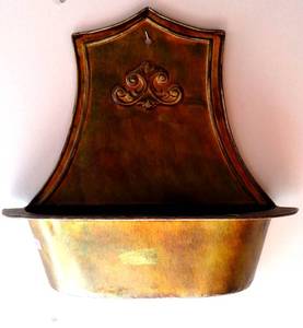 lot 78 image: BRASS WALL HANGER - CAN BE USED AS BIRD FEEDER, PLANTER, ETC
