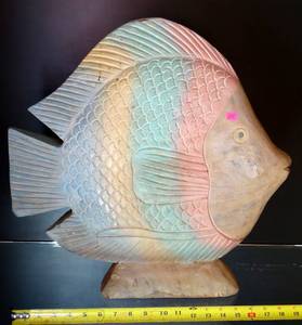 lot 84 image: LARGE HAND CARVED WOODEN FISH - APPROX 22 INCHES - COLORFUL - MADE IN MEXICO