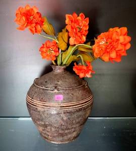lot 80 image: Hand Made Clay Vase with Nice Details - Made in Mexico
