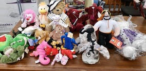 lot 45 image: Vintage Stuffed Animals