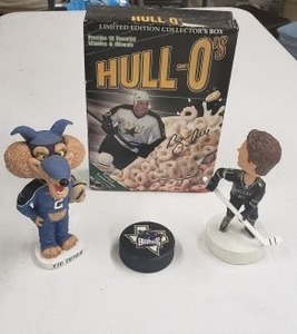 lot 65 image: Dallas Stars Collectors Box of Hull-Os, Dallas Star #21 Bobble Head, and Hockey Puck