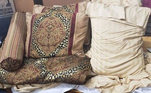 lot 69 image: Queen Size Bed Set