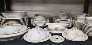lot 21 image: Theodor Haviland Limoges Dish Set
