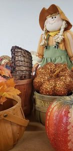 lot 83 image: Fall Decorations and Baskets