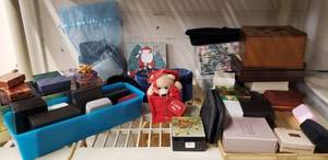 lot 41 image: Small jewelry Gift Boxes and Jewelry Boxes