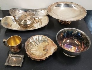 lot 186 image: Silver Plated Platters and Bowls