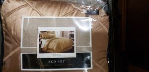 lot 131 image: King Size Bed Comforter