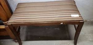 lot 134 image: Brown Upholstered Bench