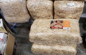 lot 194 image: Straw Bales ( 2 are 9x8x20 and 3 are 12x12x24)