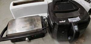 lot 218 image: Sunbeam Panini Maker, Presto Deep Fryer, and Cuisinart Toaster Model GPT-6DC