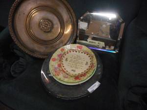 lot 168 image: Platters and Mirrors, Includes Friendship plate with flowers and Dear Mother plate