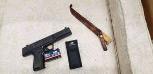 lot 247 image: Powerline Air Pistol, Daisey Pellets and Stainless Steel Blade