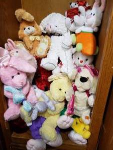 lot 122 image: Variety of Stuffed Animals, see pictures