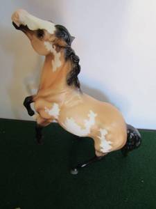 lot 13 image: Breyer Breyerfest 2008 PaintPinto Rearing    stamped 11x0