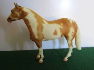 lot 16 image: Breyer Indian pony chestnut pinto 12x9