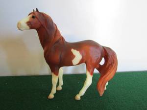 lot 17 image: Breyer Reeves Paint Pony 8x7