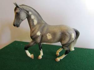 lot 18 image: Breyer gray white socks signed Jennifer Tate 2008 9x7