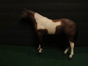 lot 35 image: Breyer bay pinto 11x8