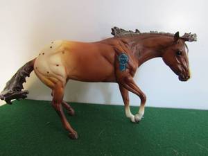 lot 45 image: Breyer Charlie 2016 Stock Horse Mare Chestnut Blanket 12x9 Vintage Collection Club MARKED  New wrapped no box