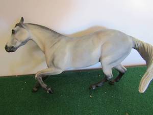 lot 59 image: Breyer gray cutting horse 5x9