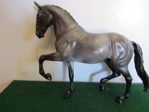 lot 63 image: Breyer gray gloss stallion 12x10