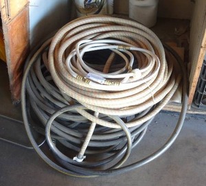 lot 7 image: 4 water hoses