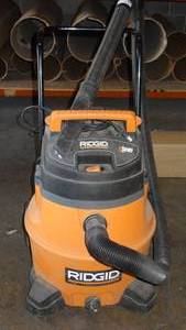 lot 138 image: Ridgid 16 gallon shop-vac w built-in cart