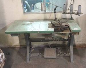lot 225 image: Vintage Singer Industrial Sewing Machine & table