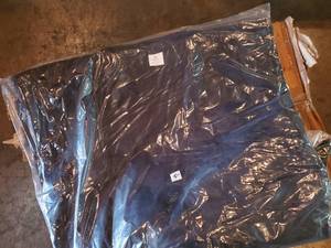 lot 163 image: Box of Navy Blue 100% cotton t-shirts.  Size XL.