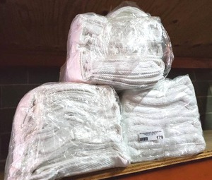 lot 179 image: New 3 packs of white plush bath towels. 12 towels total