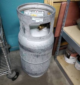 lot 212 image: Propane tank for forklift