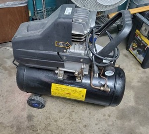 lot 217 image: Central Pneumatic 3 HP 8-gallon air compressor