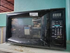 lot 218 image: Emerson mircowave oven
