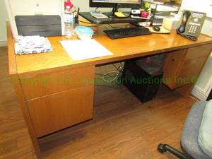 lot 667 image: Oak veneer office desk, 29 x 66 x 36