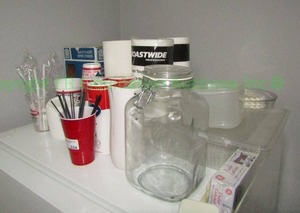 lot 654 image: Assorted kitchen supplies as shown