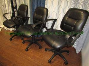 lot 634 image: Bonded leather Office chairs 3 count