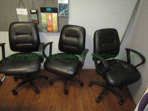 lot 633 image: Bonded leather Office chairs 3 count,