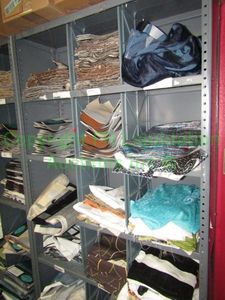 lot 434 image: Assorted fabric samples and remnants contents of shelving unit. Shelving unit not included