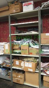 lot 507 image: Assorted fabric samples and remnants contents of shelving unit. Shelving unit not included