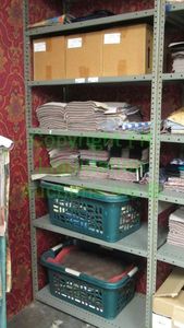 lot 515 image: Assorted fabric samples and remnants contents of shelving unit. Shelving unit not included