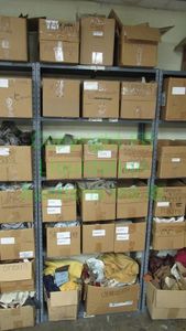 lot 528 image: Assorted fabric samples and remnants contents of shelving unit. Shelving unit not included