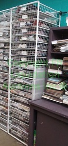 lot 456 image: Wire frame storage drawer unit 82 x 22 x 21 and contents of fabric samples & remnants