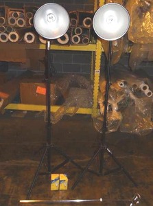 lot 680 image: 2 telescoping floor lights w 2 extra light bulbs and hanging rod