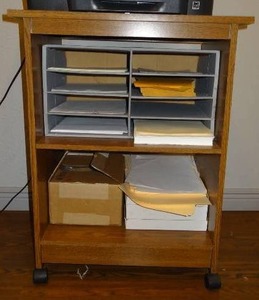 lot 711 image: Rolling cart w shelf.  Contents not included.