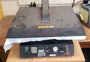 lot 724 image: HIX PS-9000 Electric Heat Press