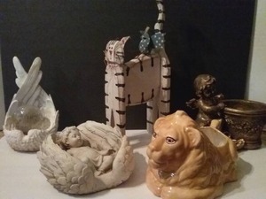 lot 43 image: Planters and Patio Decor
