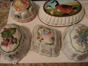 lot 45 image: 8 Vintage JelloPudding Molds