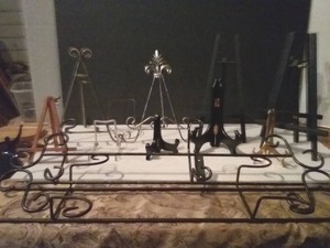 lot 47 image: 16 Pc Plates Racks and Stands